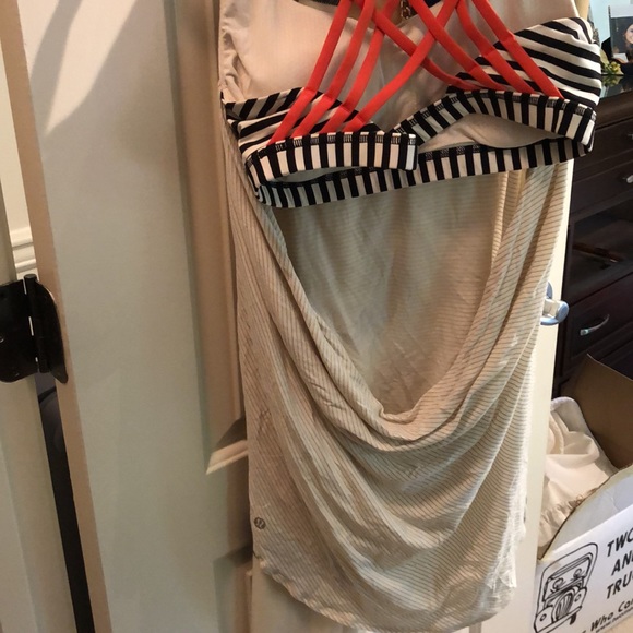 Lululemon workout top with built in sports bra - Picture 3 of 5